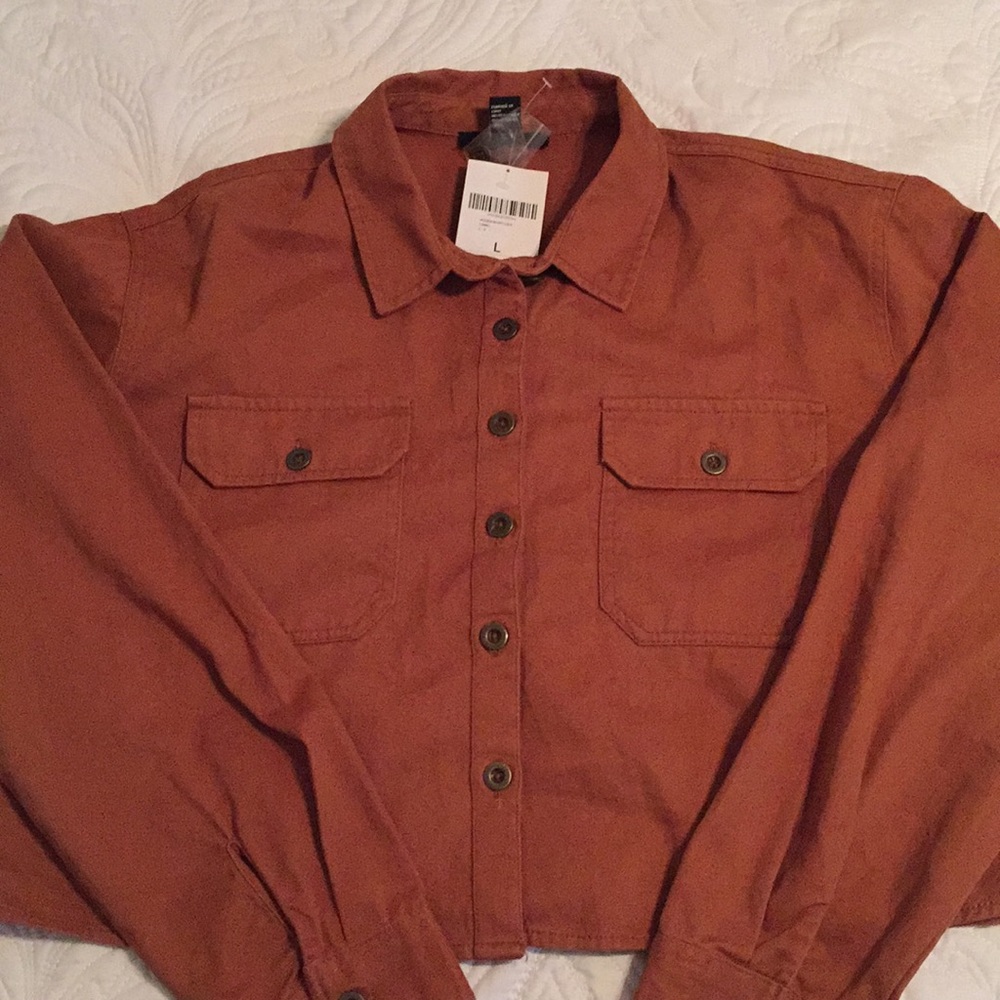 Cropped camel woven top